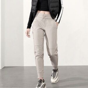 Athleta Headlands Hybrid Tech Jogger Birch Grey Tan Women’s Size 8 Athletic